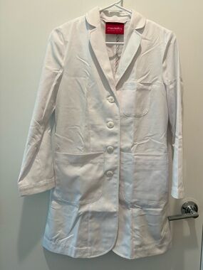 Medelita Ellody Women’s White Lab Coat— Size 0P— New without tags